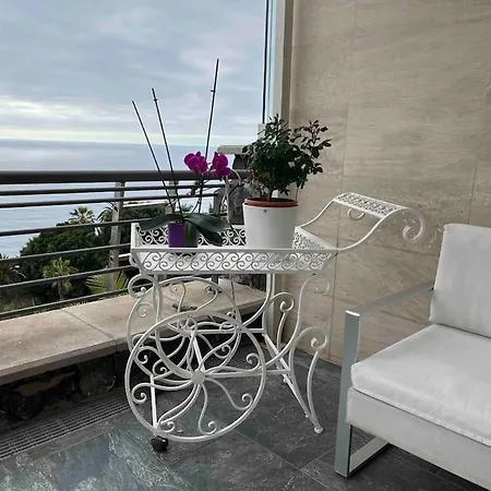 Golden Horizon Villa *