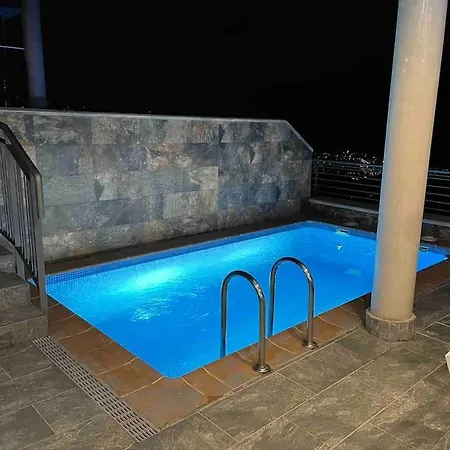 Golden Horizon Villa *